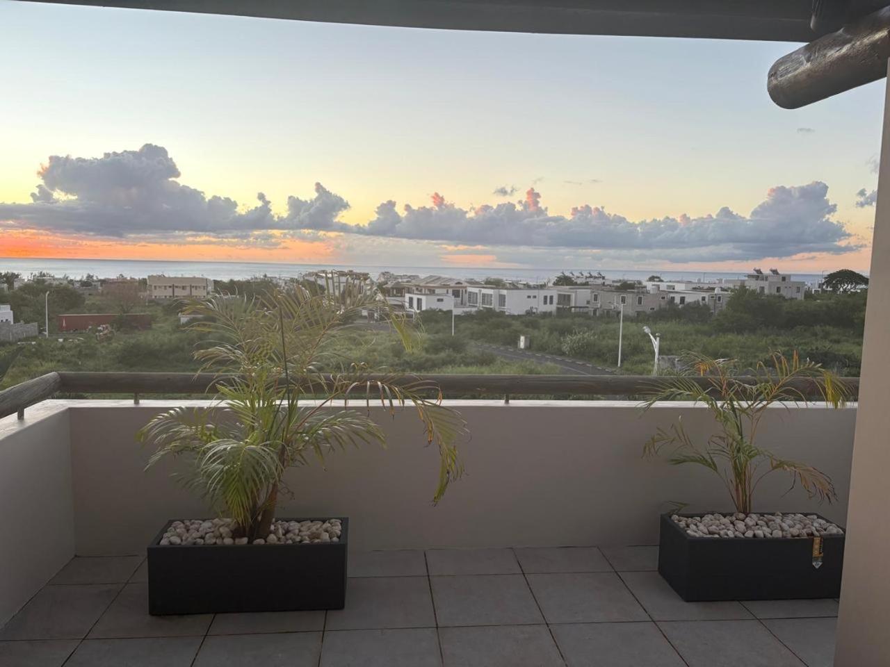 Stunning 3-Bedroom Apartment With Private Rooftop Terrace & Gorgeous Pool Flic-en-Flacq Exterior foto